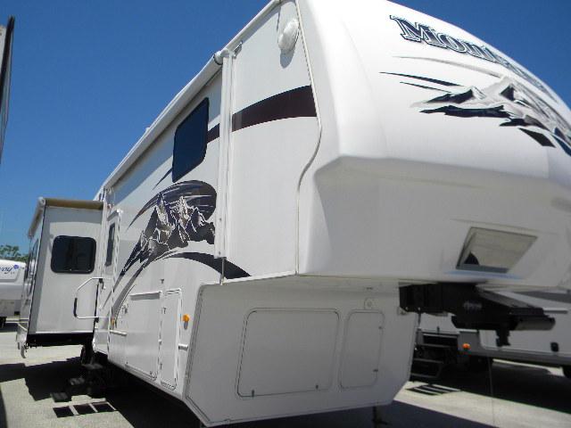 Used 2009 Keystone Montana 3665RE Fifth Wheel For Sale